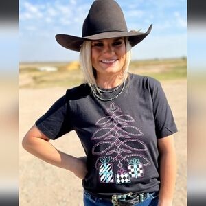 NWT Sterling Kreek Boot Scootin' Christmas Tee Large